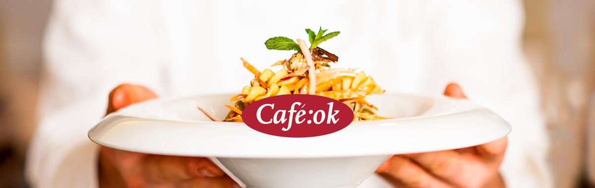 Cafe-ok dein Bio-Bistro, ein Teller mit Essen