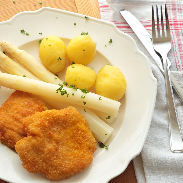 Spargel mit Putenschnitzel - ein Gericht mit Tradition - Buffet Ok