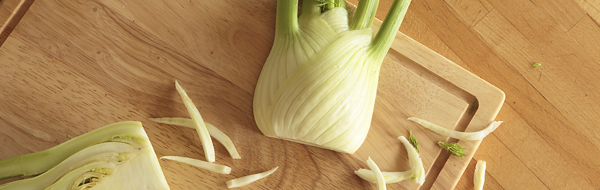 Fenchel auf einen Holzbrett 