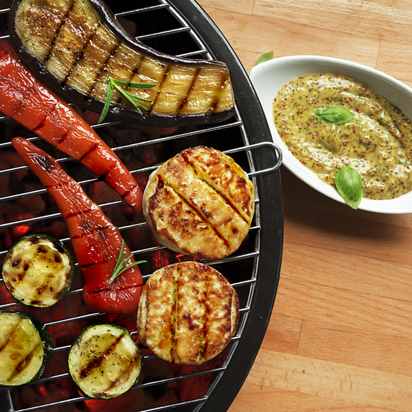 Gebackene Tomaten mit Feta und Couscous in einer Auflaufform