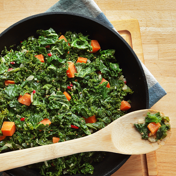 Grünkohl in der Pfanne mit Süßkartoffeln