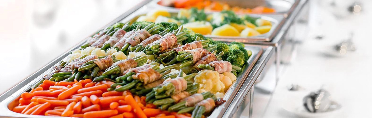 Bio-Catering - angerichtete Speisen, Gemüse, Kartoffeln