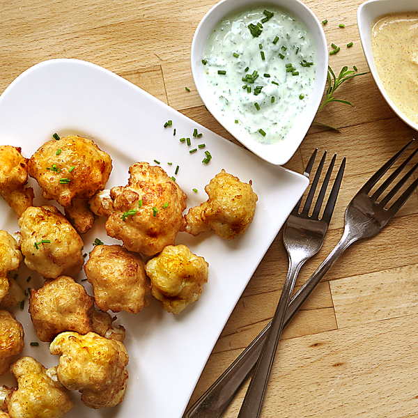 Blumenkohl im Teigmantel mit Dips